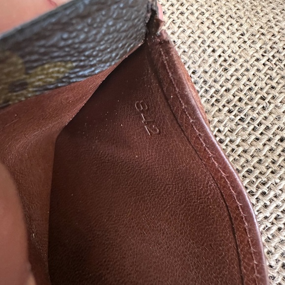 2 Men's Louis Vuitton, bifold, wallet, damaged - Picture 12 of 16